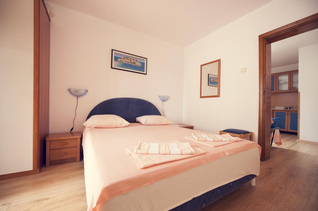 Lyon Apartments Budva Room photo