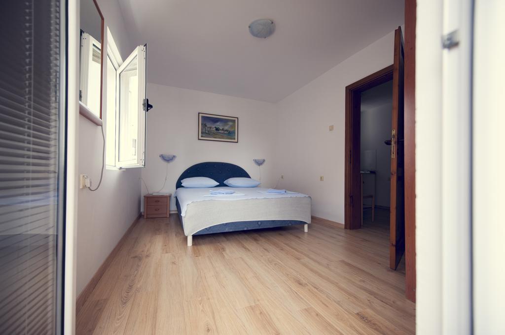 Lyon Apartments Budva Room photo